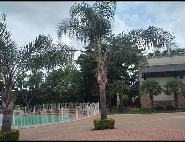 2 BEDROOM APARTMENT FOR SALE IN MOOIKLOOF RIDGE ESTATE